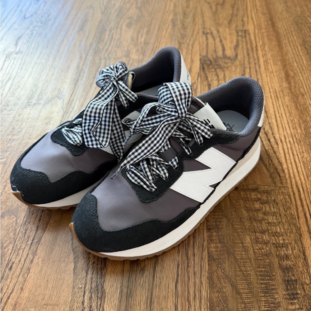 New Balance 237 Women Sneakers in Black and White with Gingham Laces